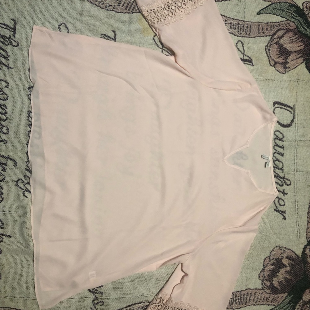 I’m selling a dressy shirt with design on sleeves.